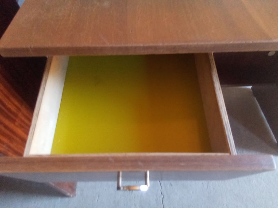 Продам советские 2стола и книжную полку