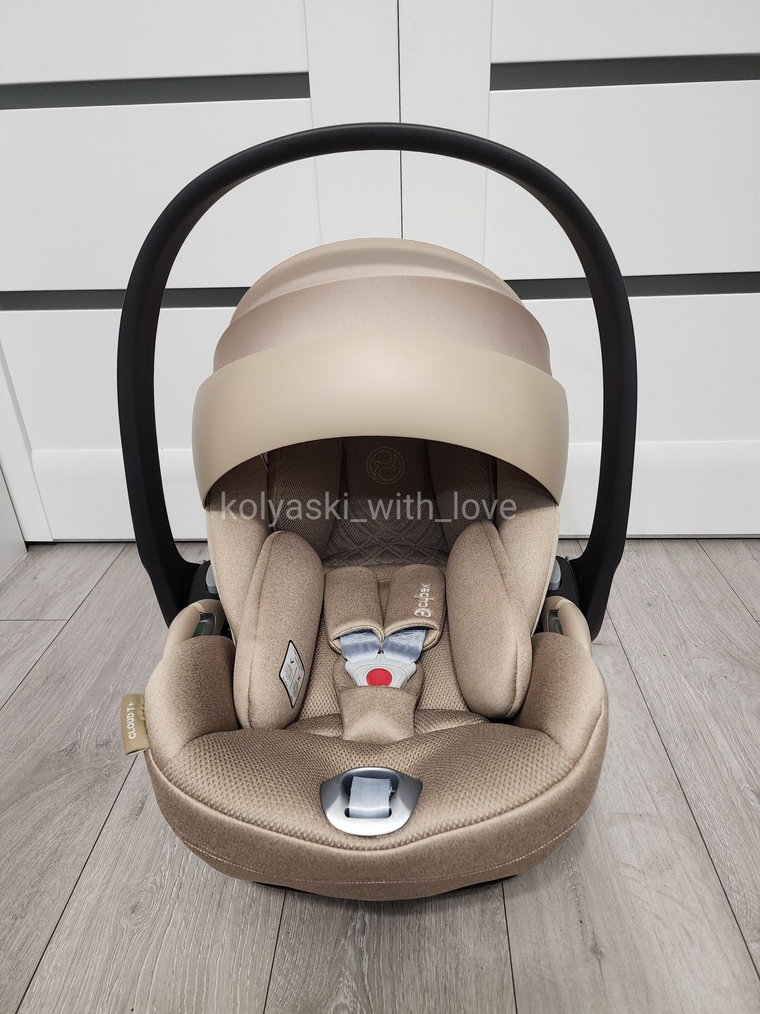 Розкладне автокрісло Cybex Cloud T plus i-size Сайбекс Клауд бежеве