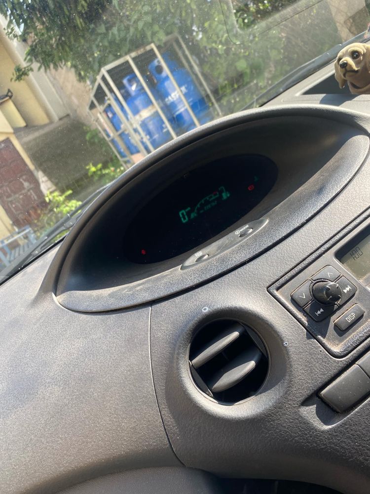 Samochud toyota yaris 1