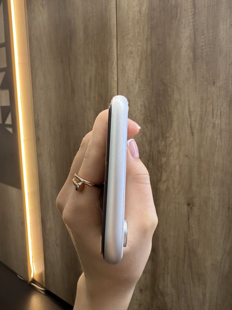 IPHONE XR 128 WHITE Neverlock Костюшка,5 igrand