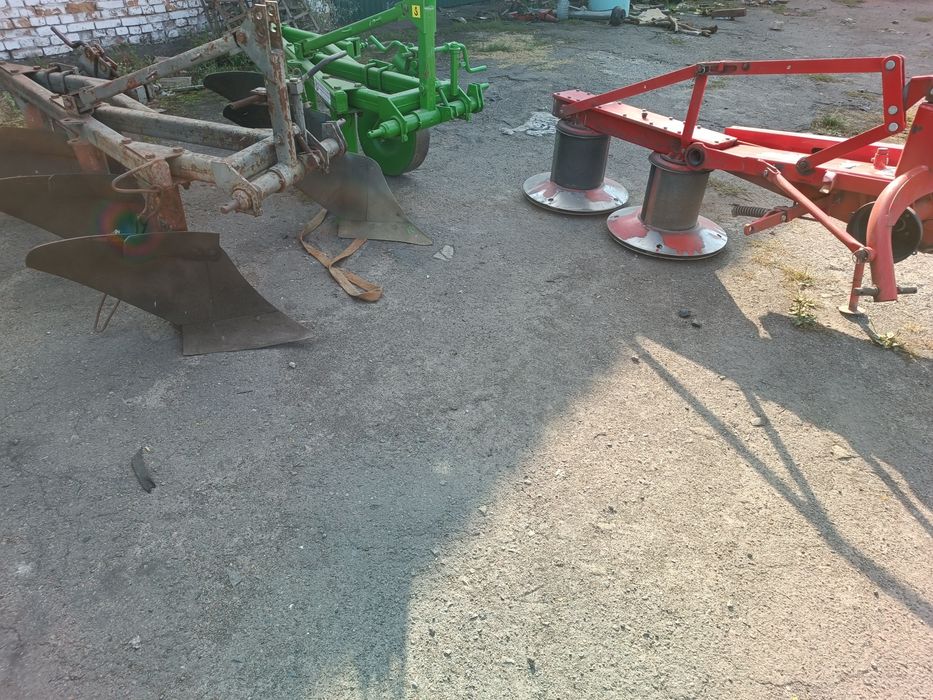 Продам польський плуг 3-30,3-35,грабалка,