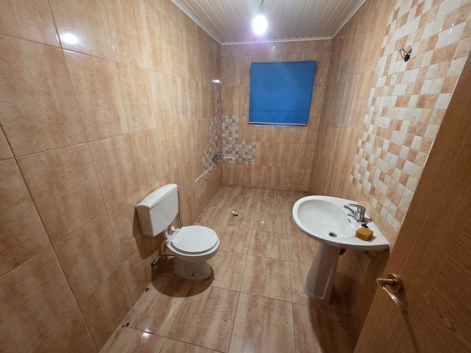 Vende se casa a precisar de obras