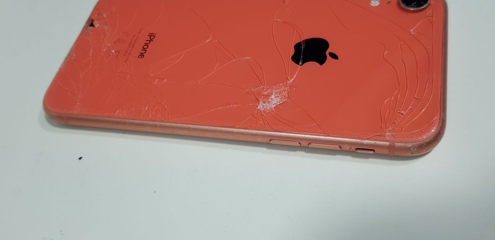 Телефон iPhone Xr на запчасти