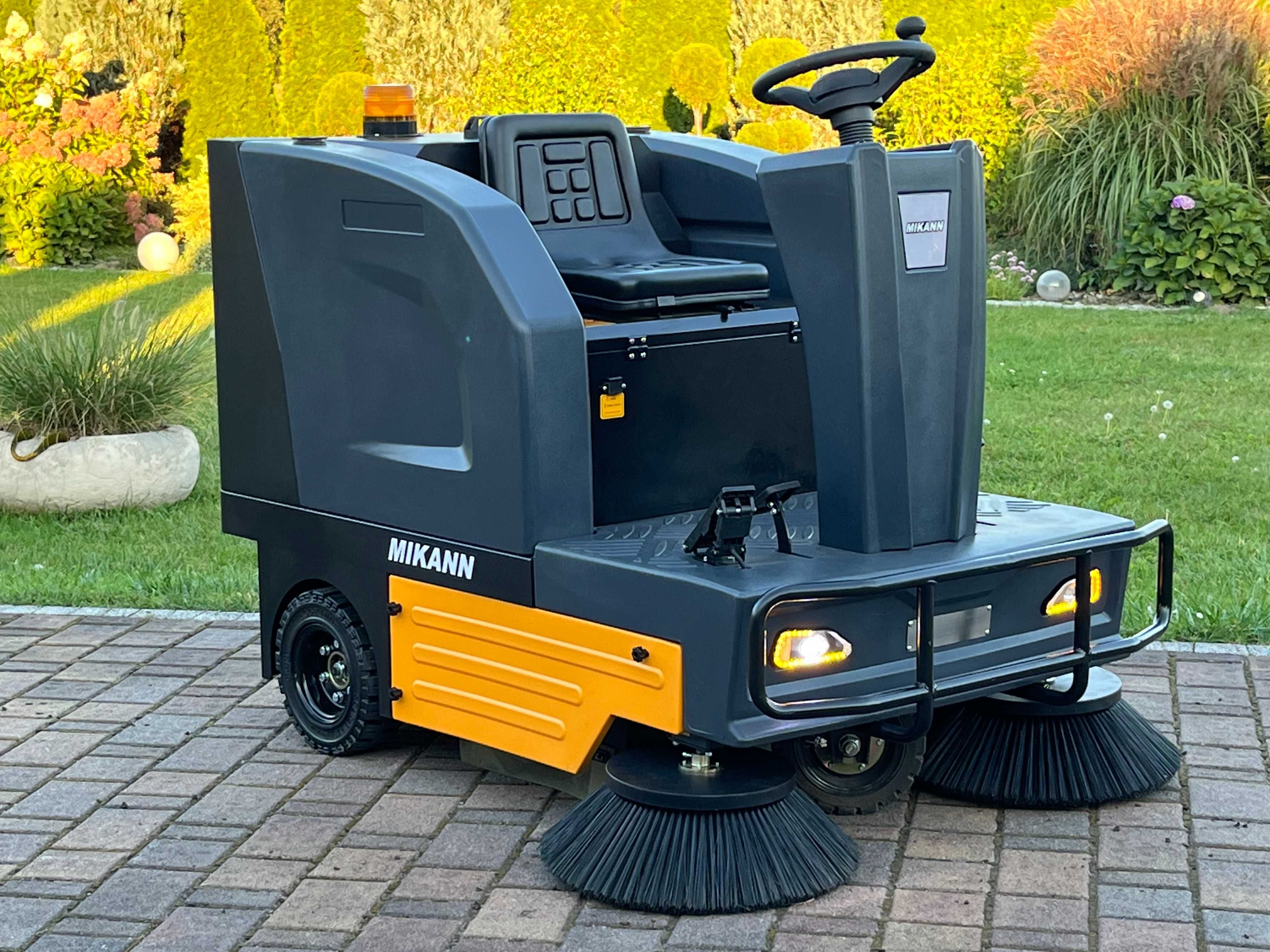 Zamiatarka samojezdna Mikann ME135, Karcher, Hako , Japan Trak