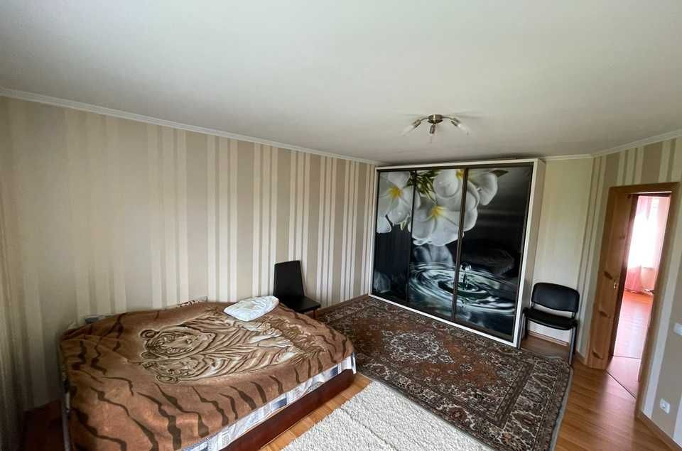 Будинок з жилим ремонтом та ПІДВАЛОМ у Центрі Бучі!  БЕЗ комісії