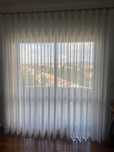 Cortinado feito à medida em bom estado