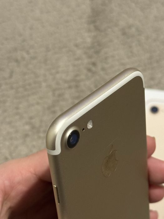 Мобільний телефон Apple iPhone 7 га 32 Gb