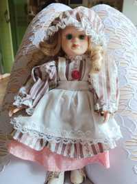 Продам фарфоровую коллекционную куклу