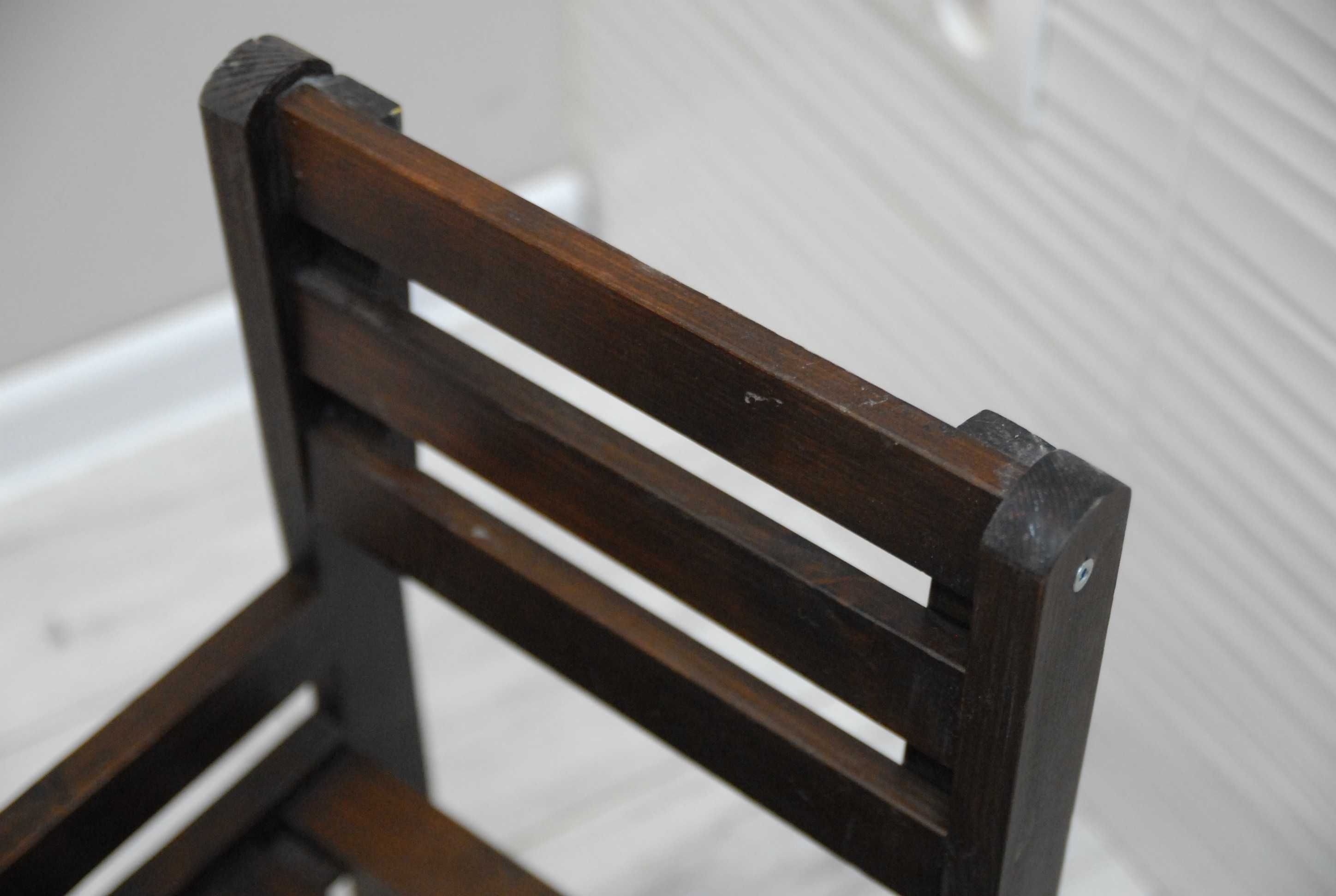 Drewniane krzesełko dziecięce