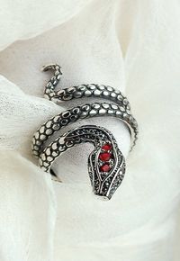Змійка срібна каблучка с червоним цирконом