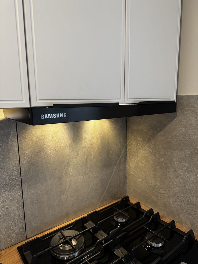 Витяжка телескопічна Samsung NK24M1030IB