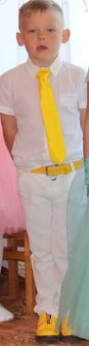 Праздничный костюм для мальчика 110-116 рост и белый на 6-7лет