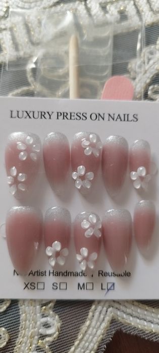 Sztuczne paznokcie, tipsy ręcznie robione, nowe.