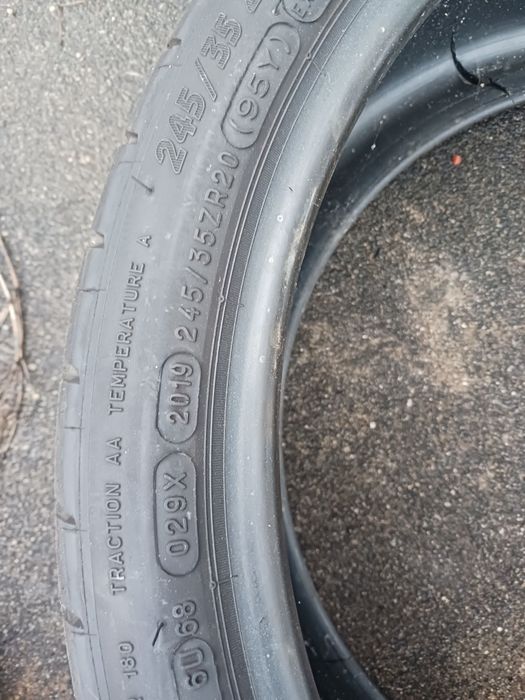 Vendo pneus semi-novos 245/35/20 Michelin