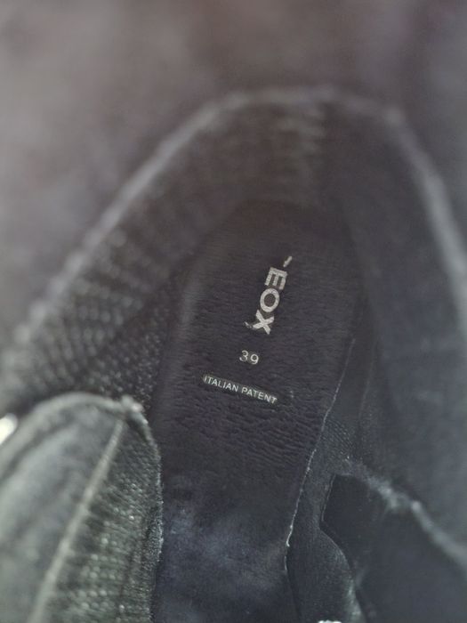 Продам женские лаковые ботинки. Geox