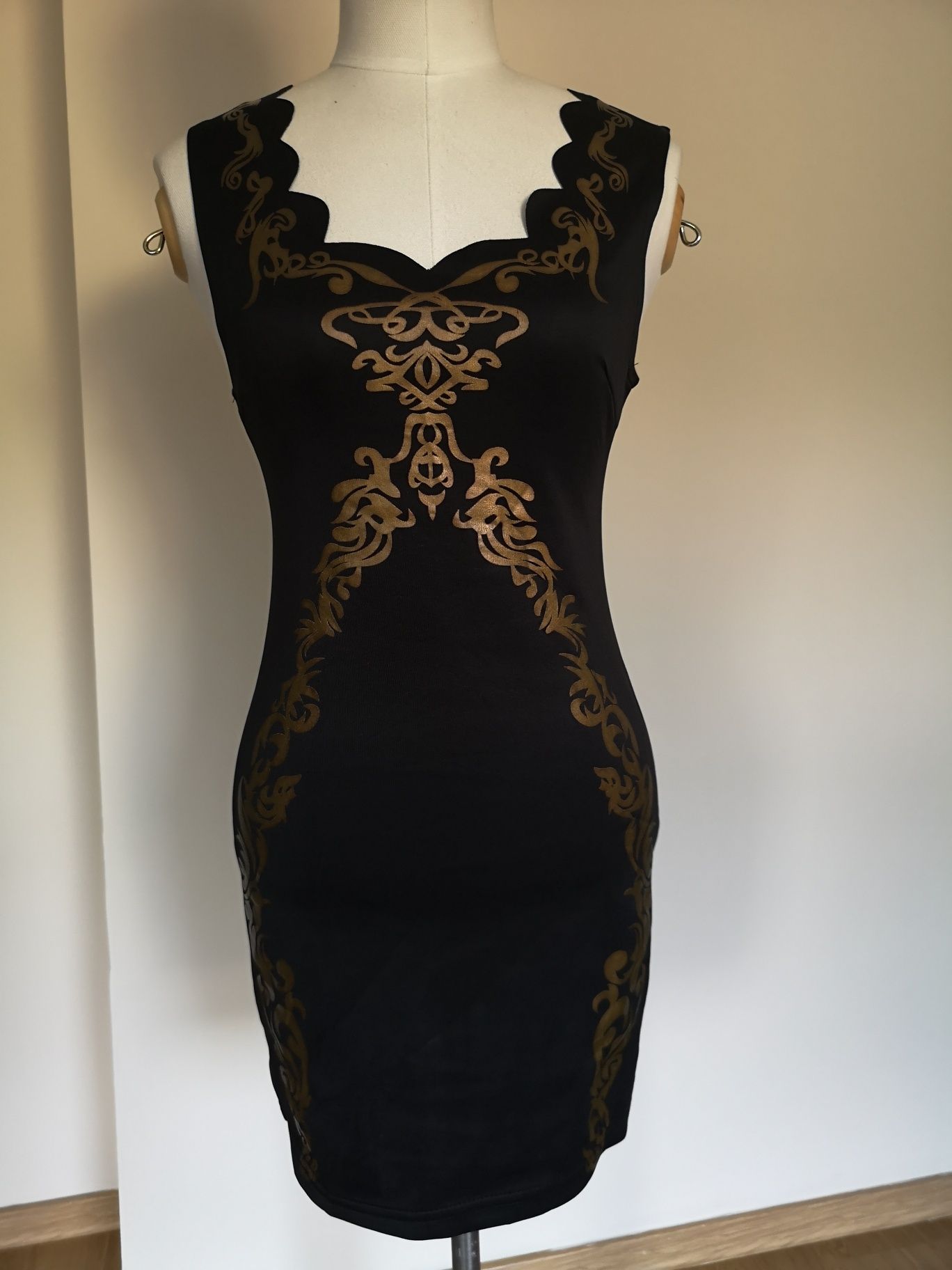 Sukienka czarna złoty print AZTEC boho h 36 S zara wycinana elegancka