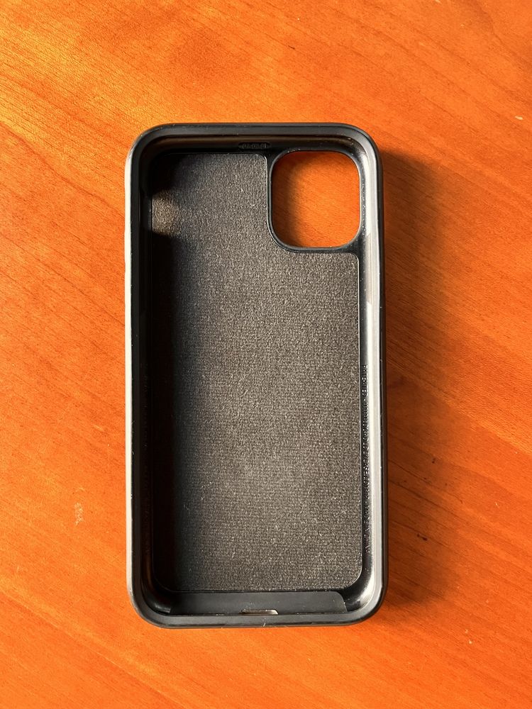 Capa Quad Lock para iPhone 11 — Bom estado + Caixa Original
