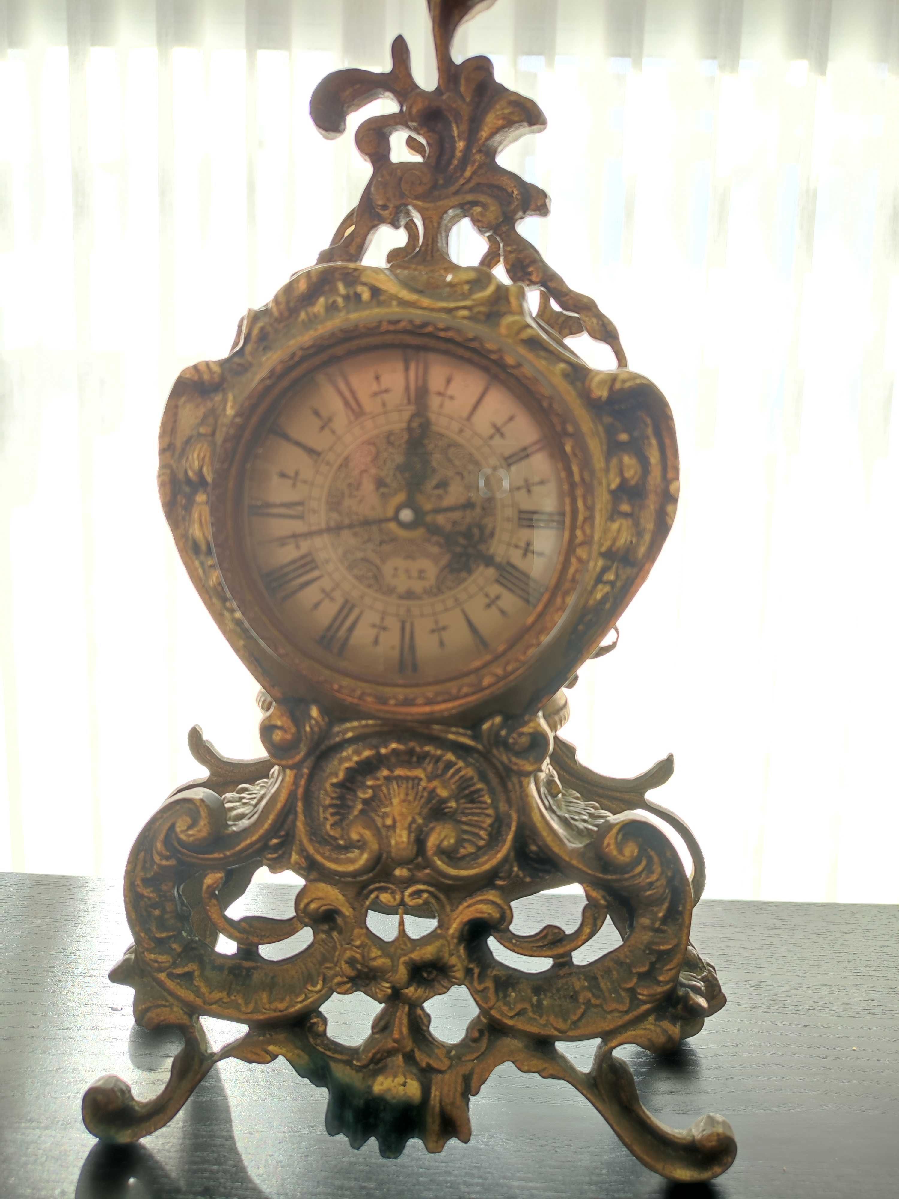 Relógio dourado Antiguidade vintage