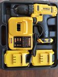 Шурупокрут DeWalt