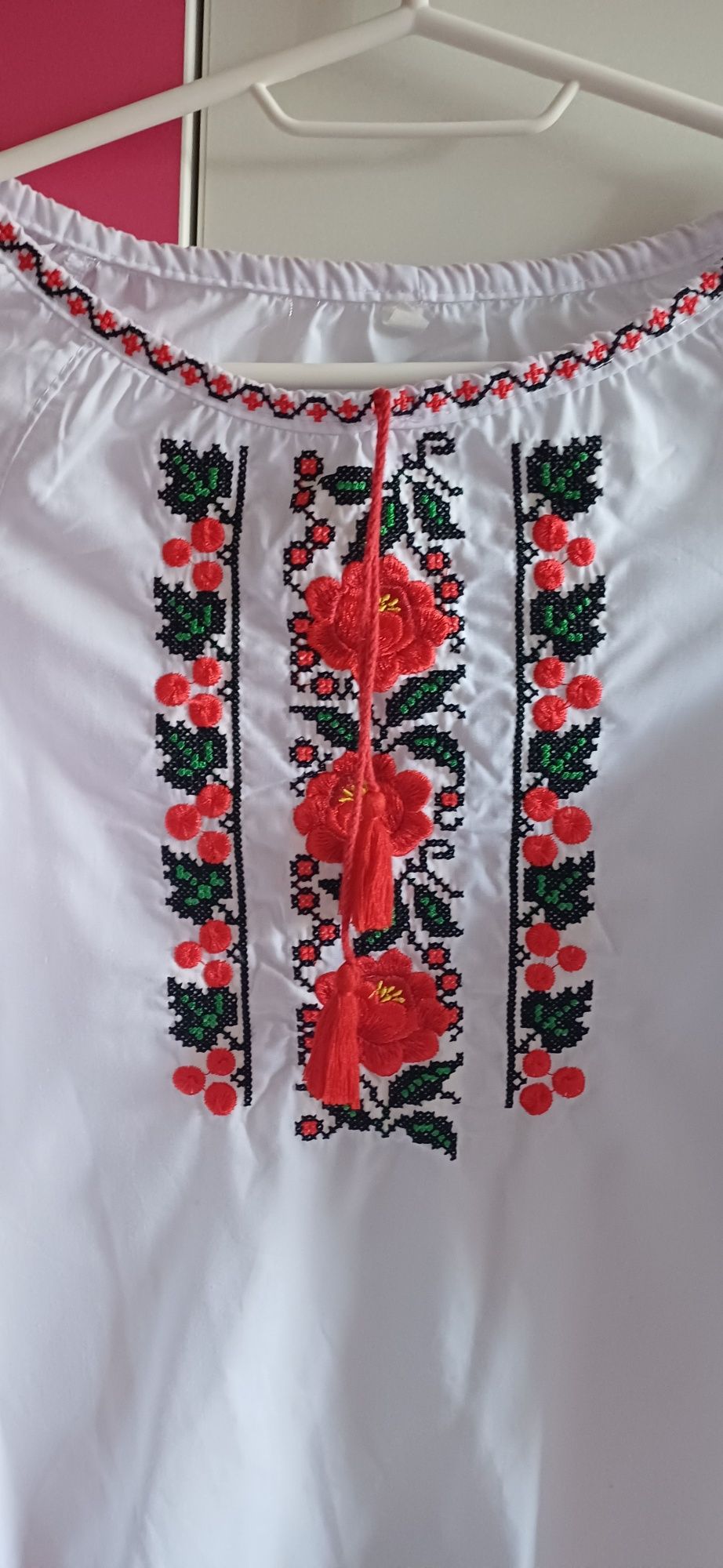Продам вишиванку на дівчинку