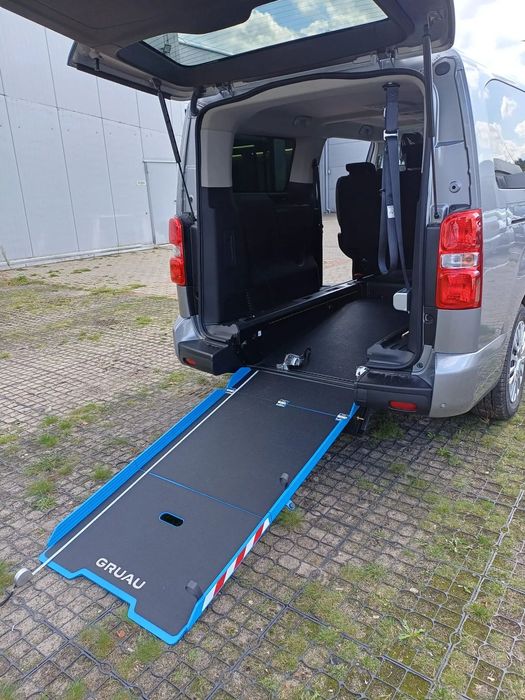 Toyota Proace Verso Platforma najazdy zabudowa do przewozu wózka PFRON Od ręki Business