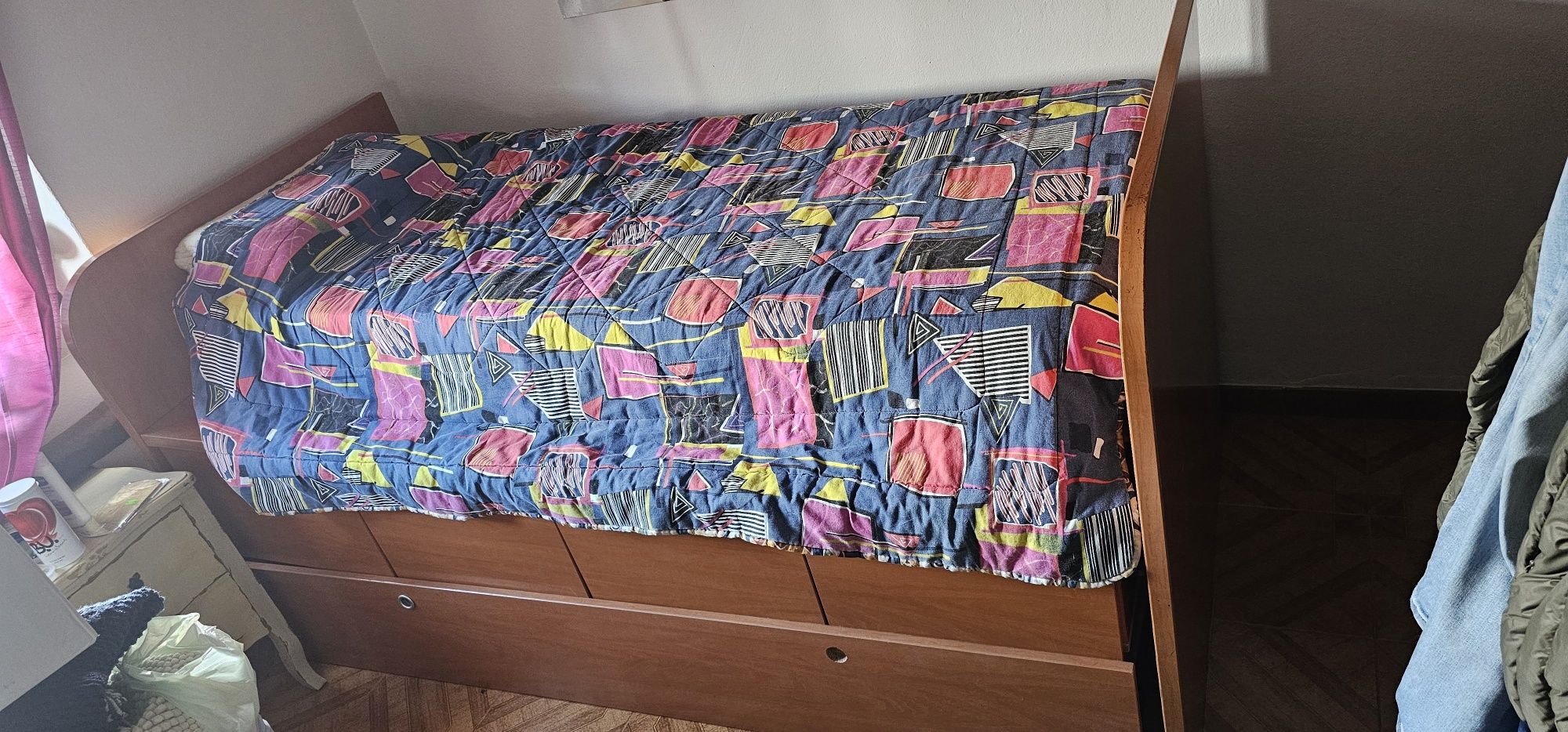 Cama solteiro apenas a estrutura