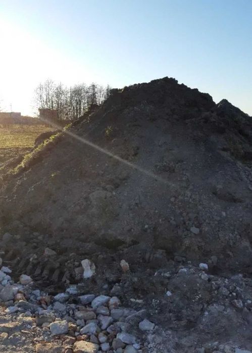 Ziemia czarnoziem piasek żwir kruszywa gruz podniesienie terenu