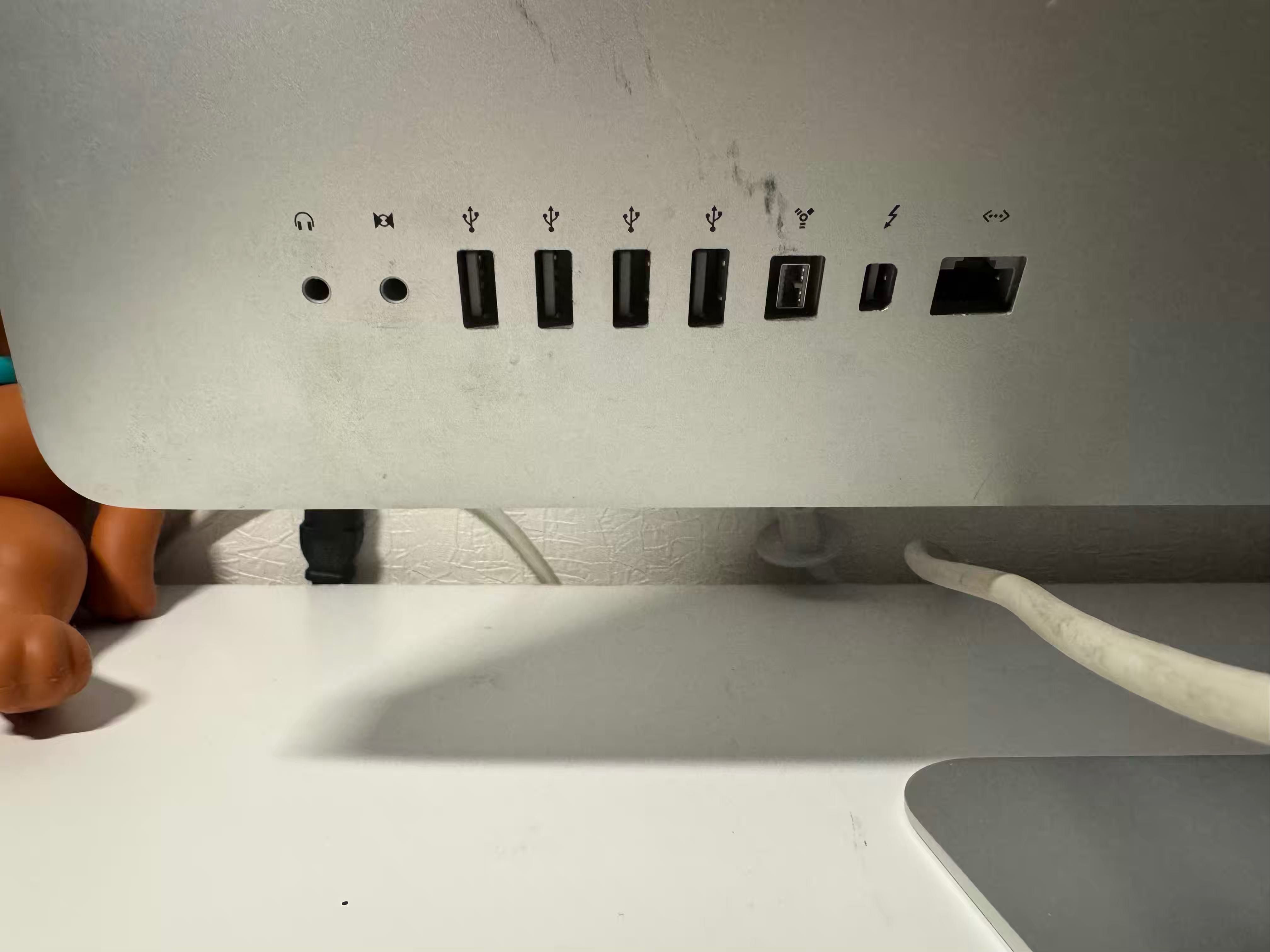 Apple iMac 21.5" (Mid 2011)  i5 / 12GB / SSD 250 GB / HDD 500GB — б/в