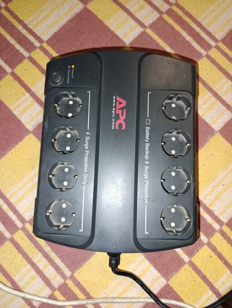 Безперебійне обладнання APC Back-UPS ES 700