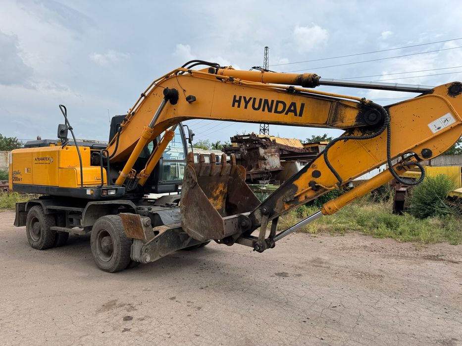 Экскаватор  Hyundai R 200-W7 2008