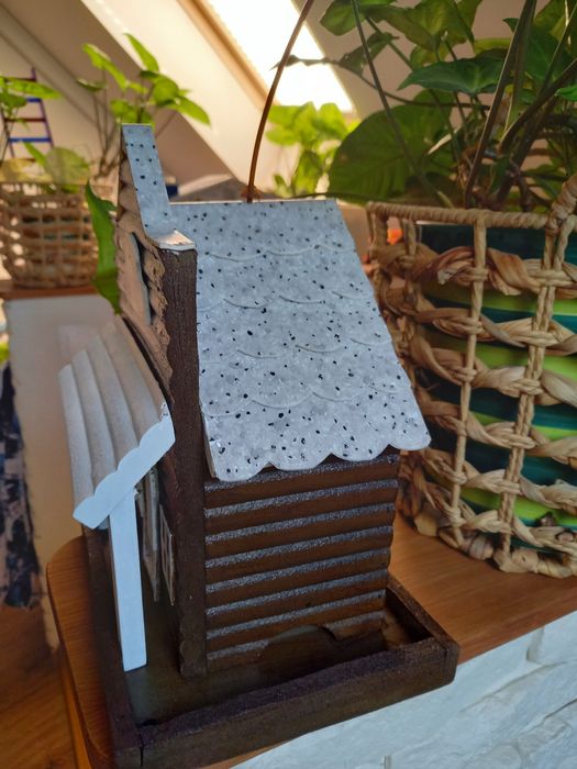 Domek ogrodowy dla owadów lub ozdobny