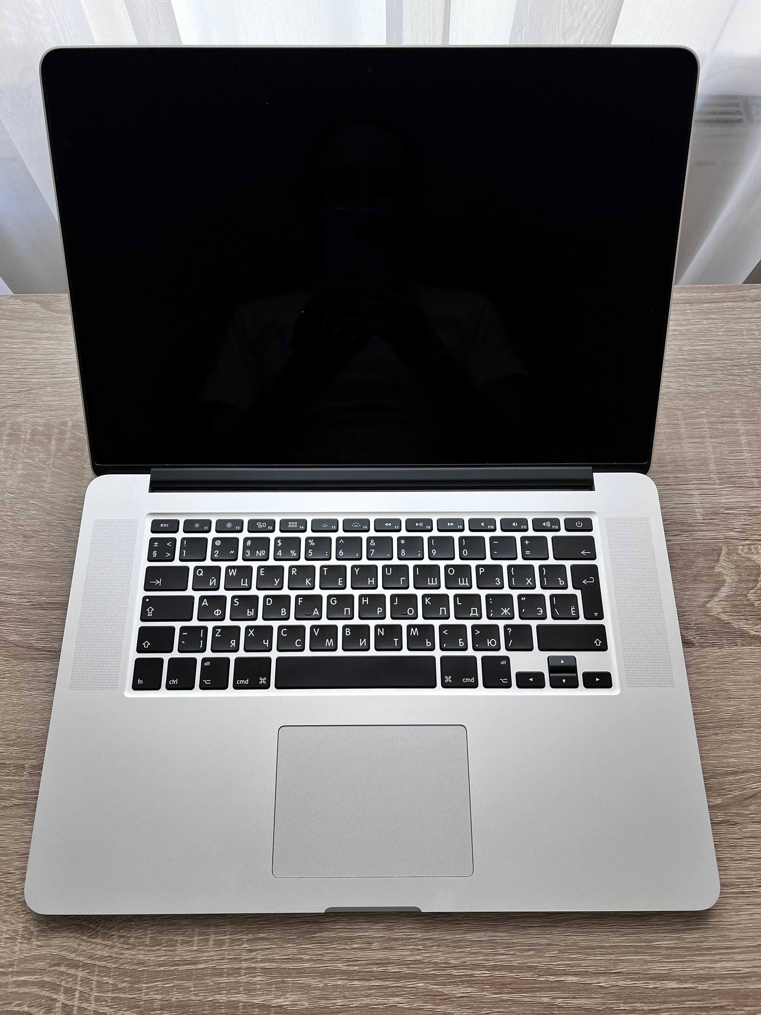 Macbook Pro Mid 2015 Retina 15.4/i7 2.8GHZ/RAM 16GB/SSD 1TB/AMD 2GB