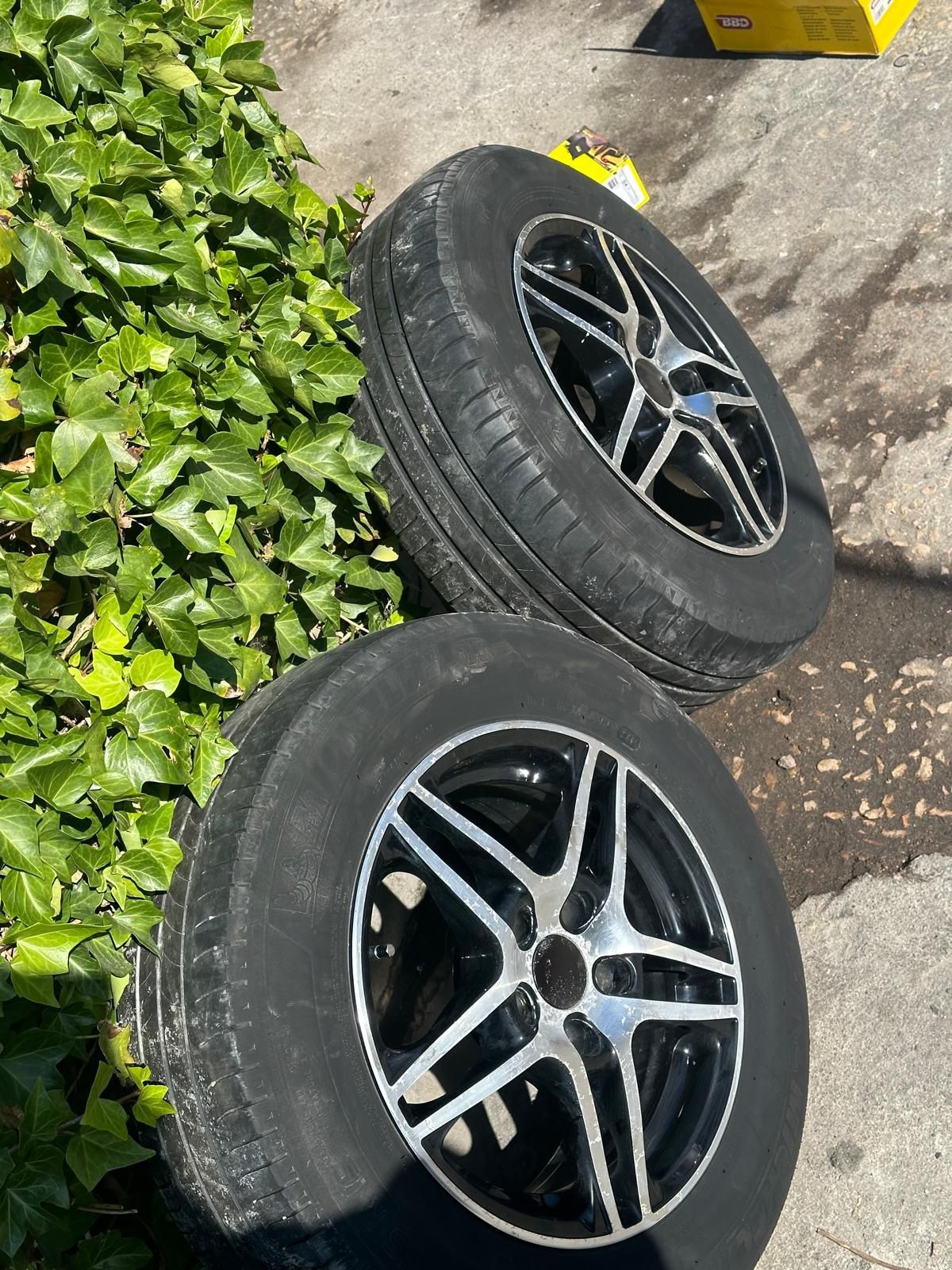 JANTE 15 5×108 com pneu 200€ interessados contactar através do número
