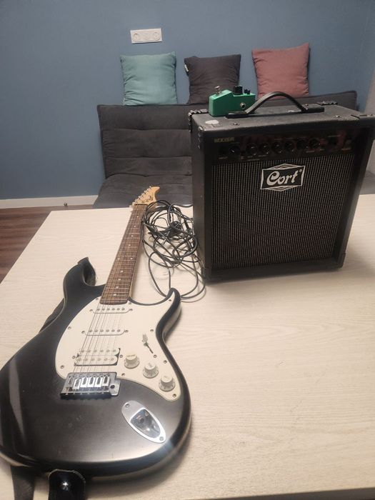 Електрогітара cort stratocaster+ комбік+ чохол