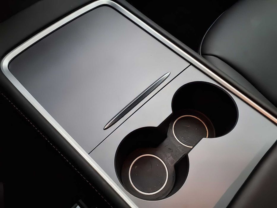 Tesla Model Y      2023