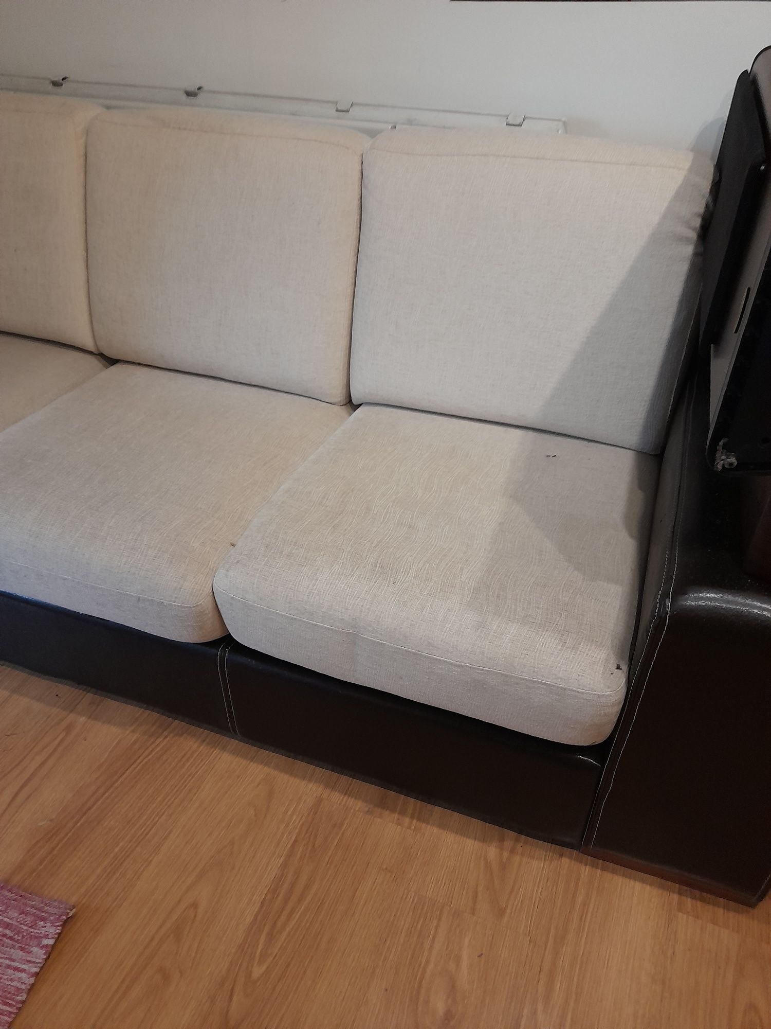 Sofa bege 3 lugares