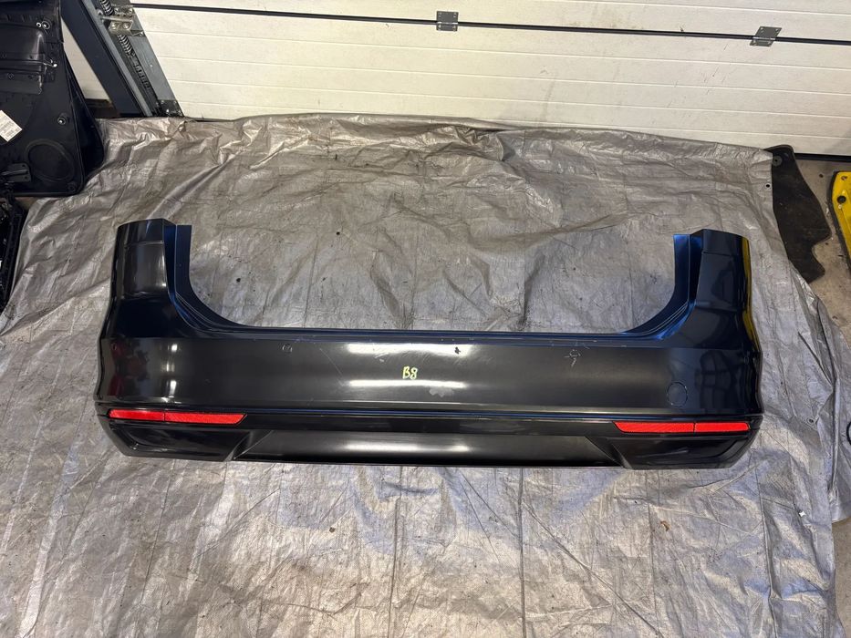 VW Passat B8 kombi zderzak tył LB7R