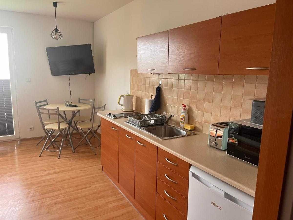 Apartamenty nad jeziorem rożnowskim  z  pomostem