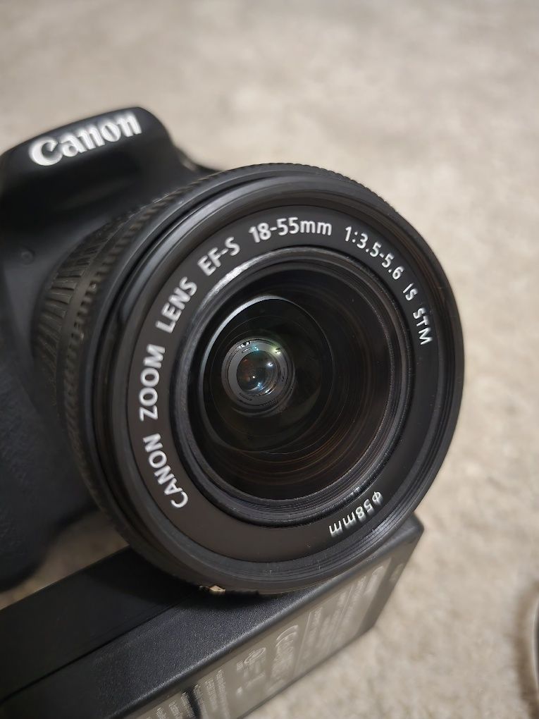 Máquina fotográfica reflex Canon 700D