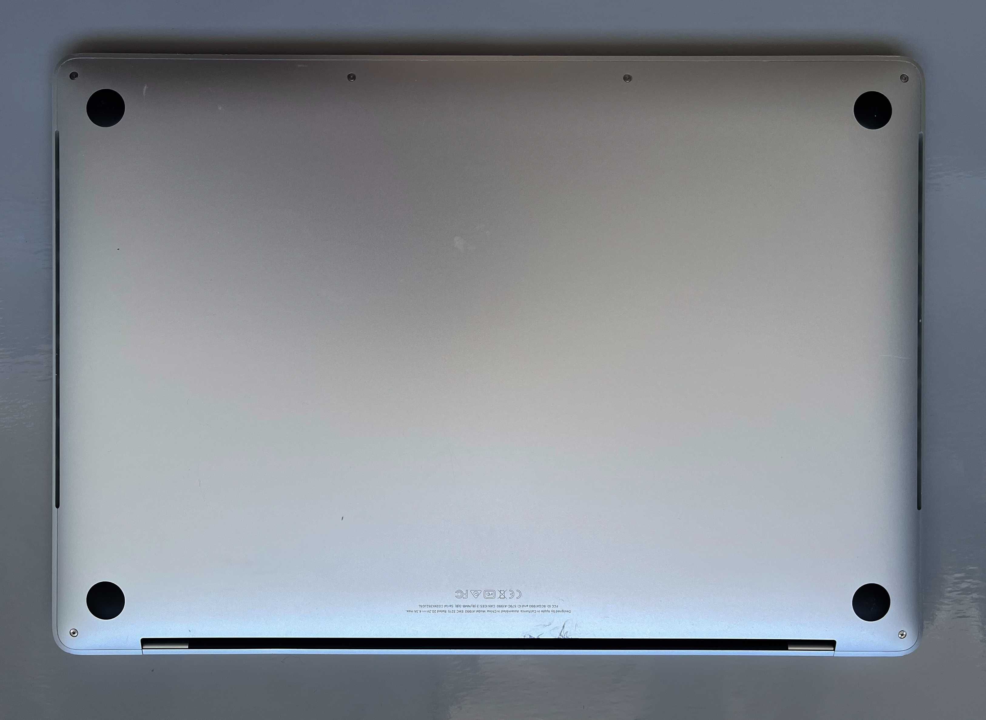 Apple MacBook Pro 15 A1990 Silver 2018 року