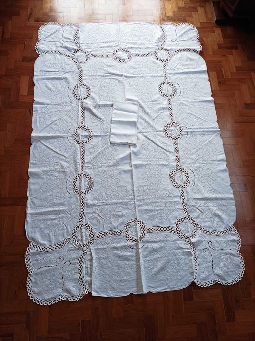Toalha bordada em linho 2,50m x 1,65m