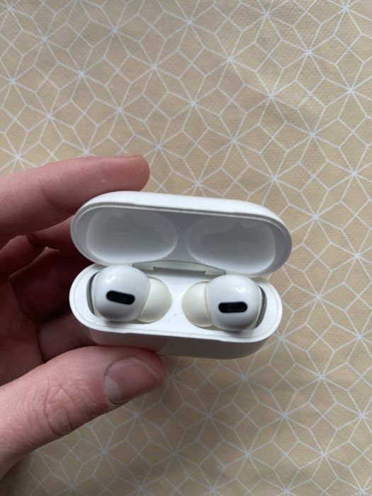 Продам Airpods pro