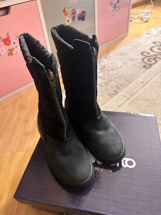 Ecco. Зимові сапожки для дівчини,гарна якість,носили мало.