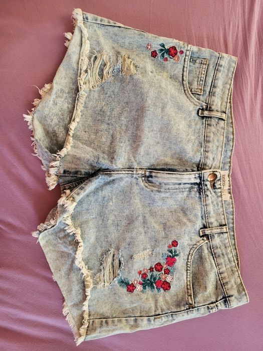 Продам жіночі шорти б/у