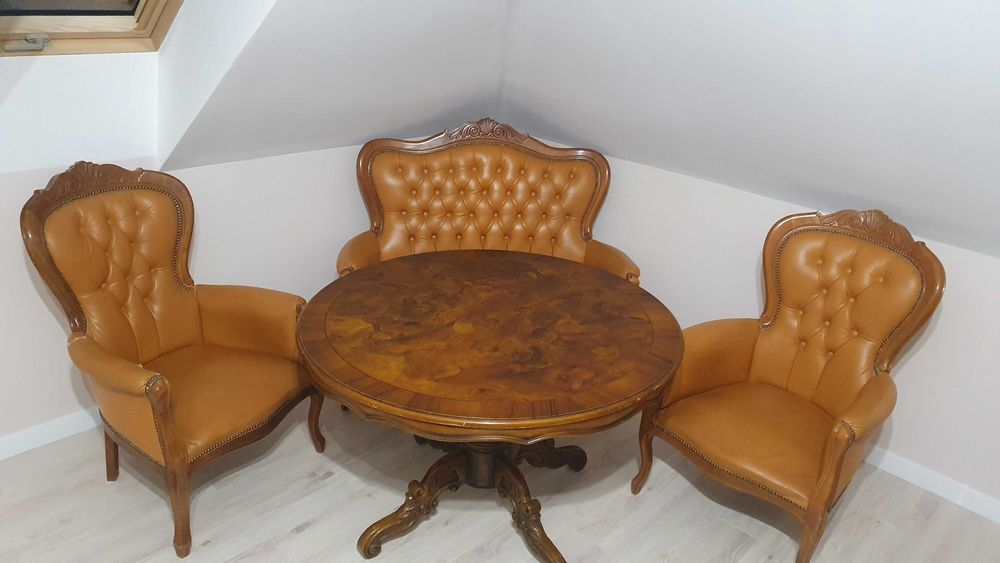 Komplet skórzany pikowany do salonu w stylu Ludwik XVI.