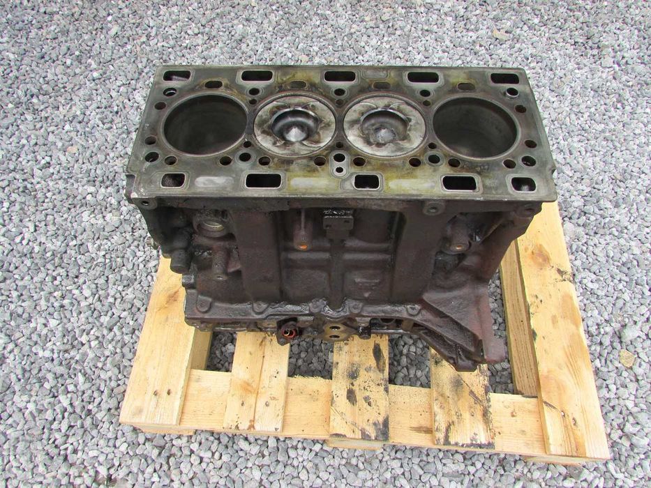 Silnik blok wał korbowy renault master trafic 2.5 dci  movano vivaro