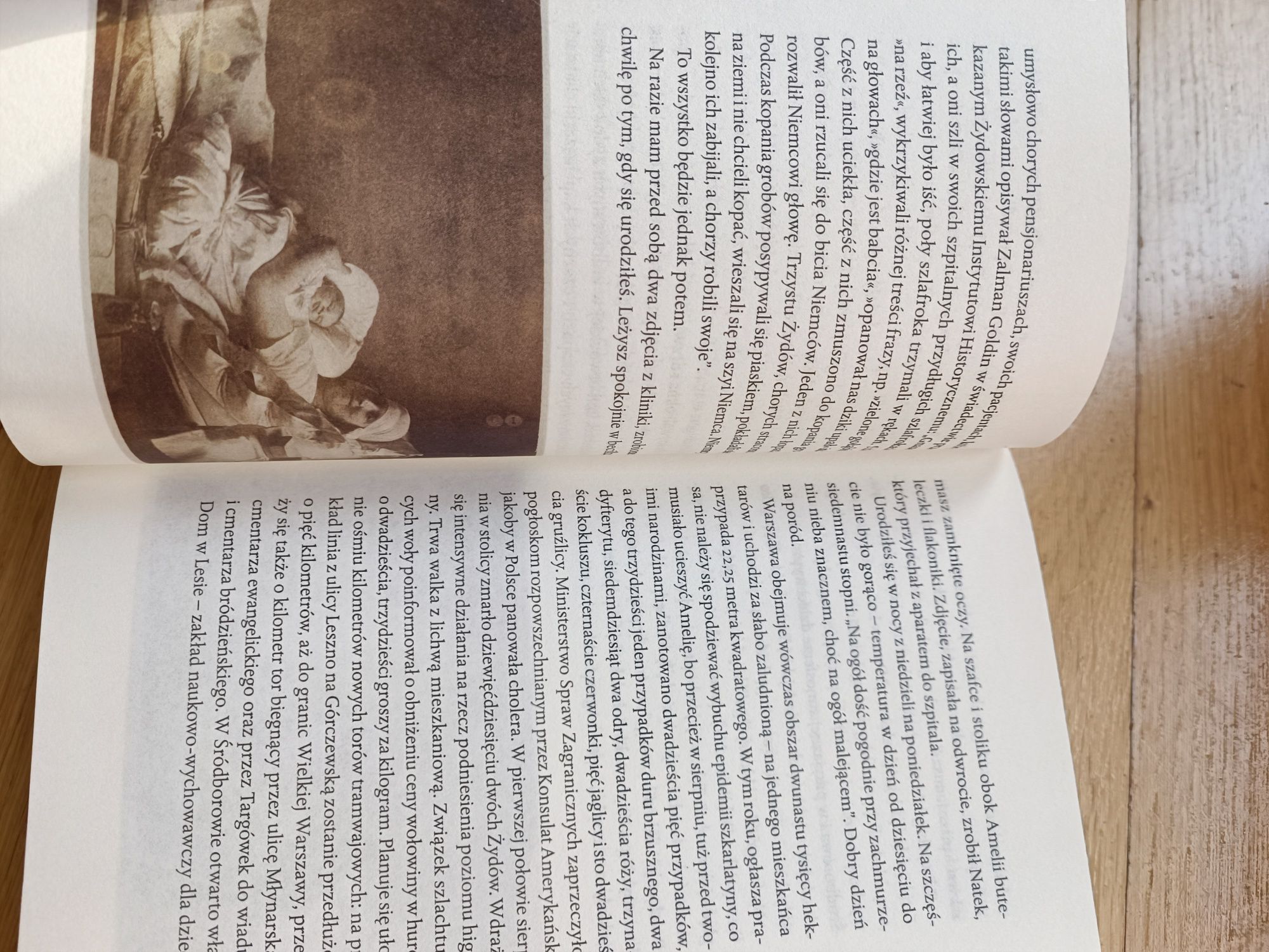 Książka fałszerze pieprzu historia rodzinna Monika sznajderman