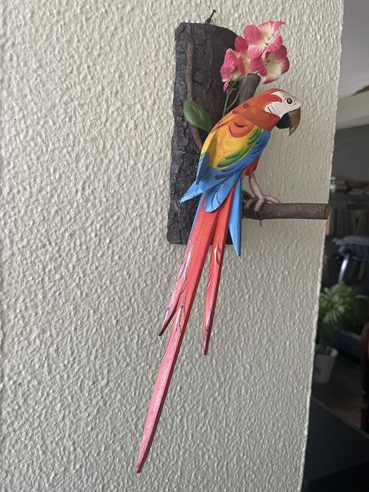 Arara de parede em madeira