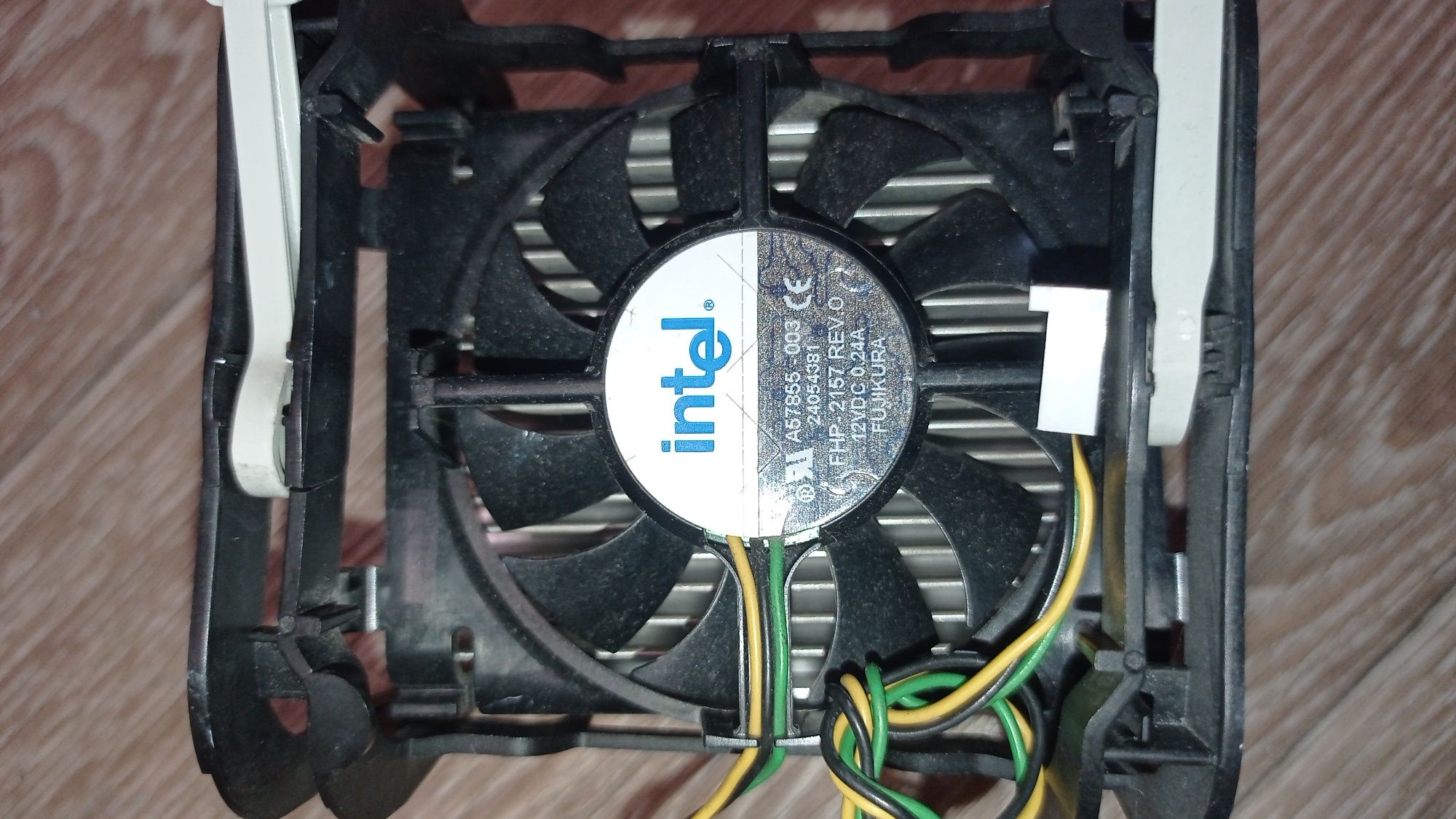 Кулер с радиатором охлаждения для процессора Intel