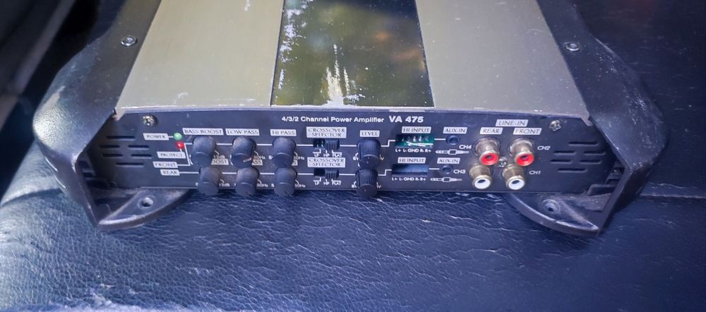 Четырёхканальный  усилитель BLAUPUNKT  VA 475